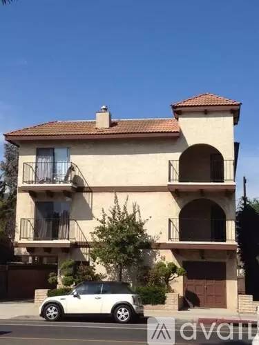 Main picture of 2121 Ocean Park Blvd