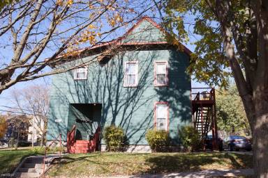Main picture of 303 E Madison St