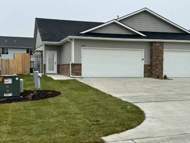 Main picture of 407 W May St