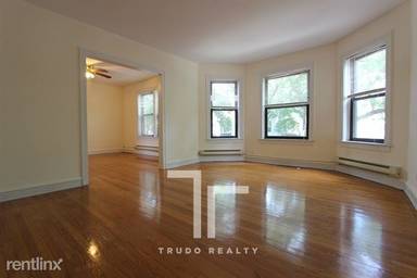 Main picture of 1115 W Oakdale Ave