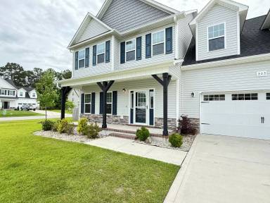 Main picture of 303 Breezeway Dr