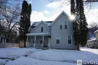 Main picture of 815 W 4th St