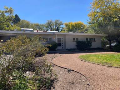 Main picture of 1010 Los Arboles Ave NW
