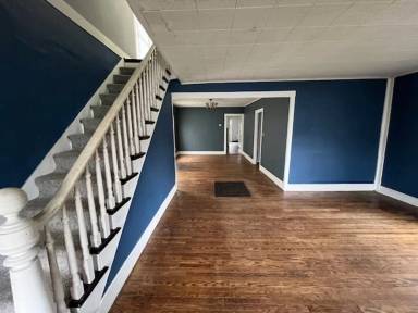 Main picture of 1215 W Henley St