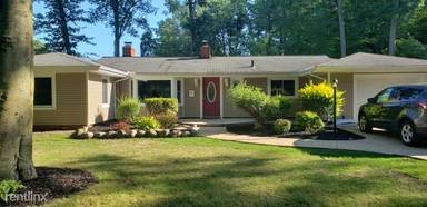 Main picture of 33137 Redwood Blvd