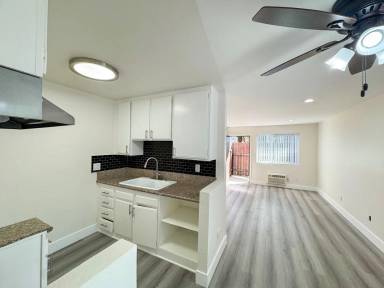 Main picture of 6911 Woodley Ave