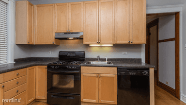 Main picture of 3739 N Greenview Ave