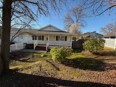 Main picture of 435 Foothill Ct