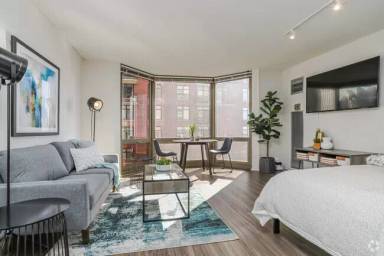 Main picture of 8 W Maple St