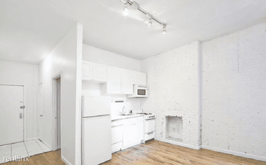Main picture of 328 W 47th St