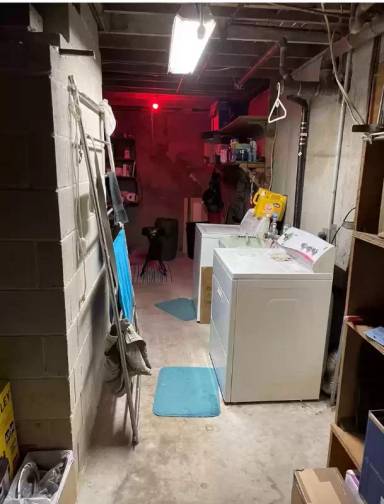 Main picture of 204 2nd St NE