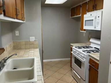 Main picture of 2622 Sextant Ave