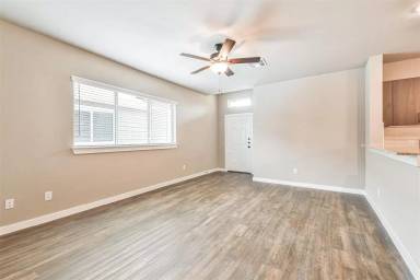 Main picture of 25531 Starling Ln