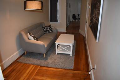 Main picture of 451 Meridian St