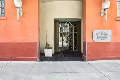 Main picture of 330 Julia St