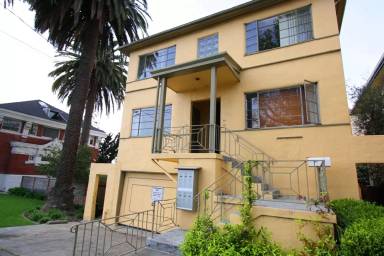 Main picture of 641 Oakland Ave