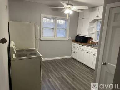 Main picture of 201 E 7th St