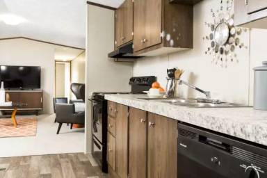 Main picture of 1058 E Meadows Cir