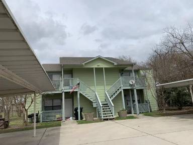 Main picture of 214 E Huebinger St