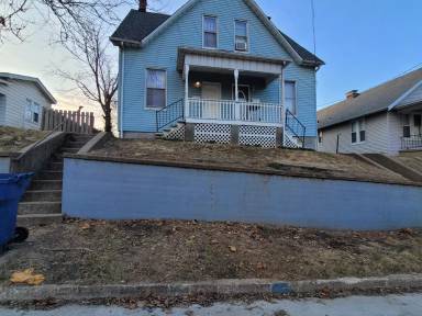 Main picture of 111 S 13th St