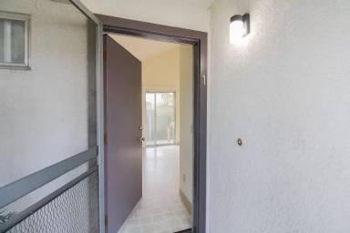 Main picture of 371 Sandercock St