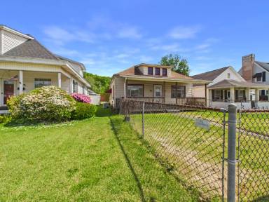 Main picture of 305 S Chelsea St