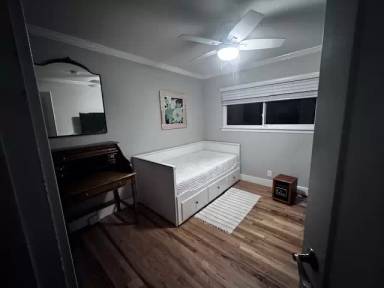 Main picture of 2652 Mohawk St