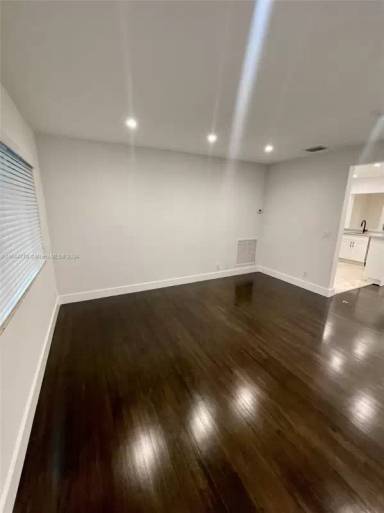 Main picture of 7035 SW 84th Ave