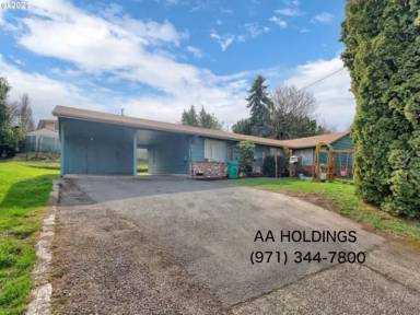 Main picture of 2312 NE Lombard St