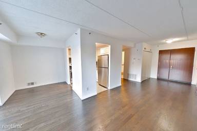 Main picture of 250 Middle Neck Rd