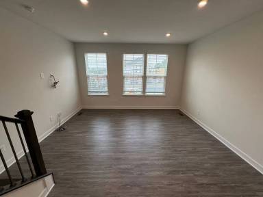 Main picture of 3615 S Tryon St