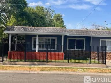 Main picture of 697 Santiago Ave