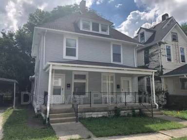 Main picture of 2341 N Kenwood Ave