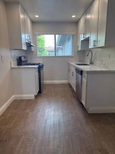 Main picture of 111 S Flower Ave
