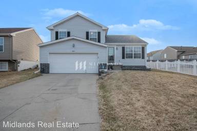 Main picture of 6215 N 128th St