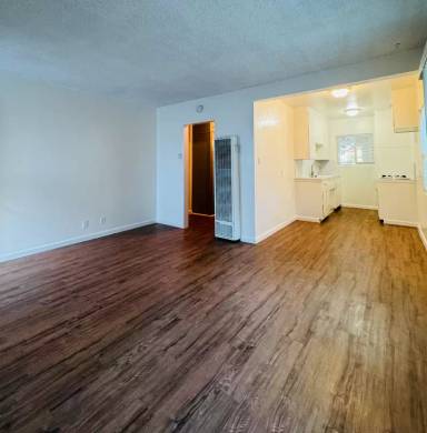 Main picture of 2516 Vanderbilt Ln