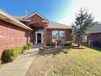 Main picture of 12312 Village Ln
