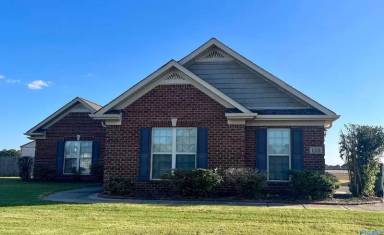 Main picture of 120 Lexi Ln
