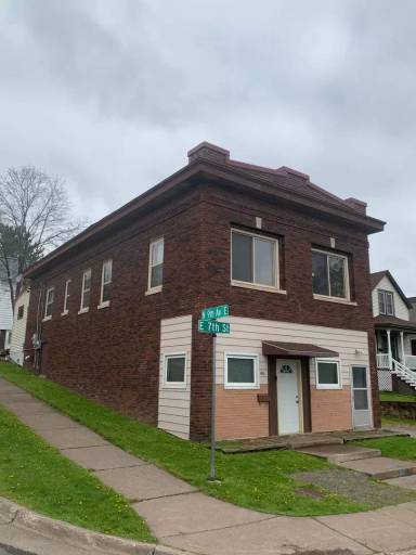 Main picture of 901 E 7th St