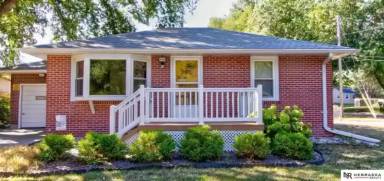 Main picture of 5435 Gladstone St