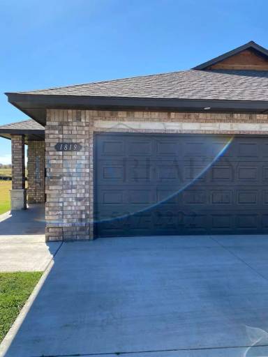 Main picture of 1819 Cypress Ln