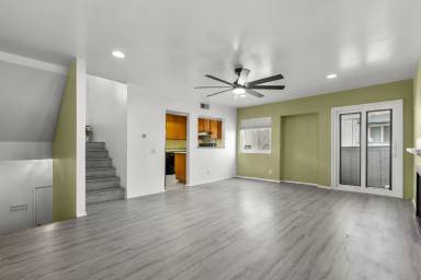 Main picture of 9346 Van Nuys Blvd