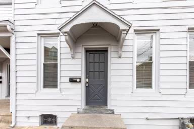 Main picture of 923 Lehman St