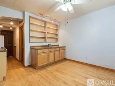 Main picture of 2444 W Gunnison St