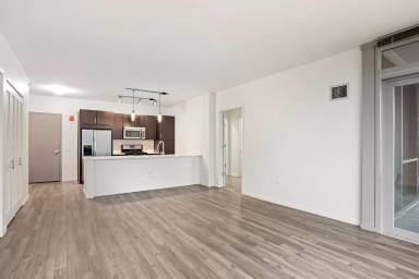 Main picture of 3746 N Halsted St