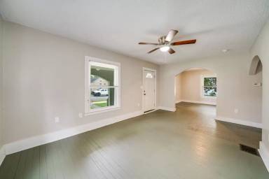 Main picture of 134 S Maple St