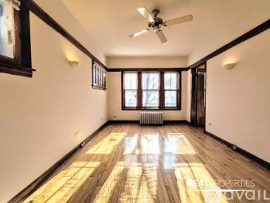 Main picture of 816 W Waveland Apartments