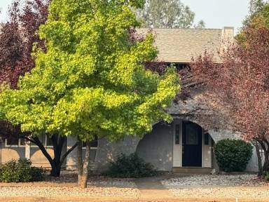 Main picture of 2056 Victor Ave