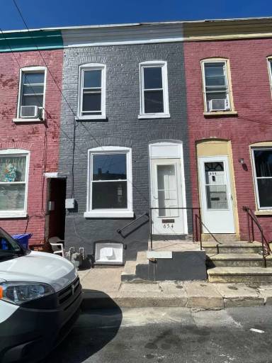 Main picture of 654 Eisenbrown St