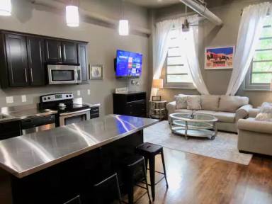 Main picture of 2223 University Blvd